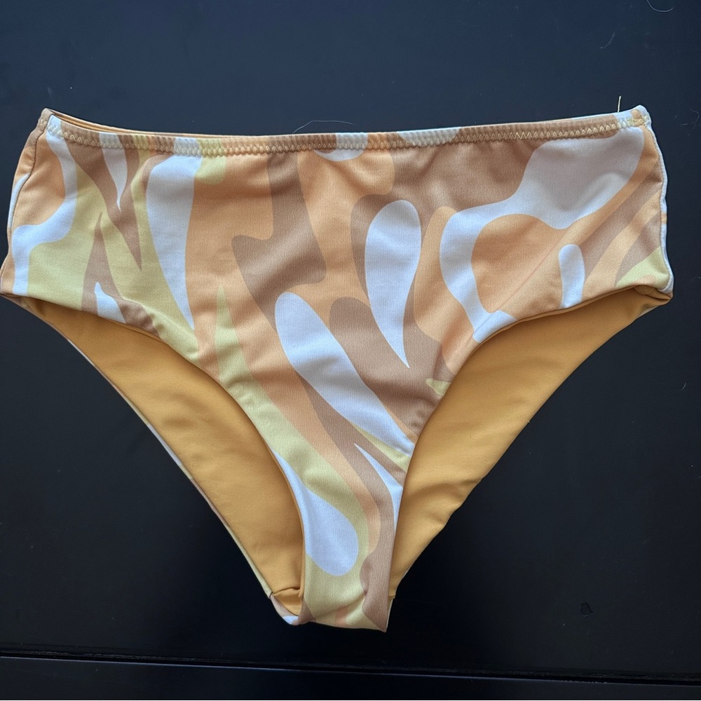 Seea Reversible Bikini Set - Picture 2 of 9